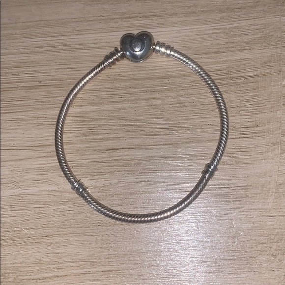 Pandora Moments Heart Clasp Snake Chain Bracelet - Picture 2 of 3